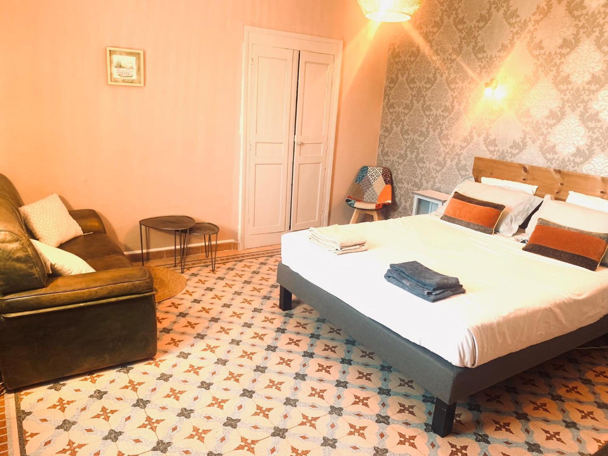 Bed and Breakfast Les Volets Rouges Saint-Sauveur-de-Cruzieres Экстерьер фото